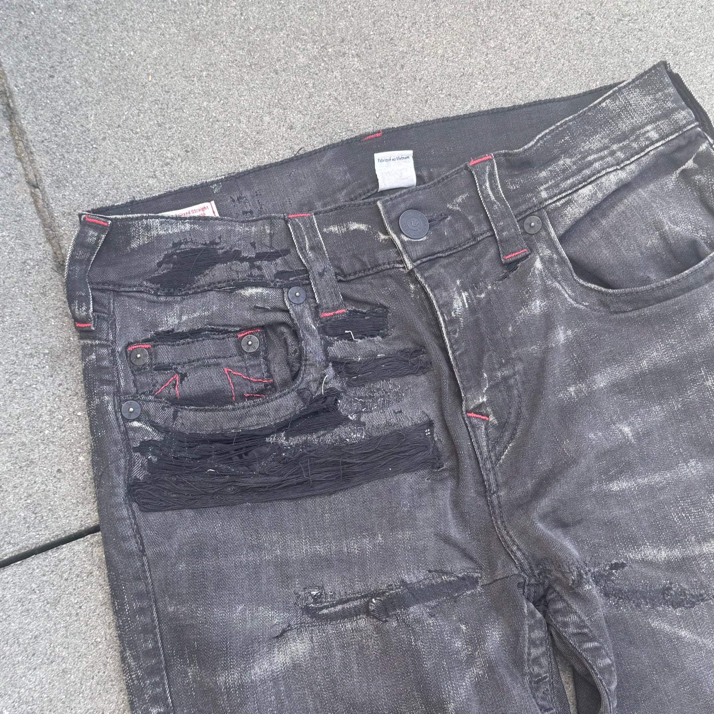 True Religion black ripped straight pants – Close-up 3