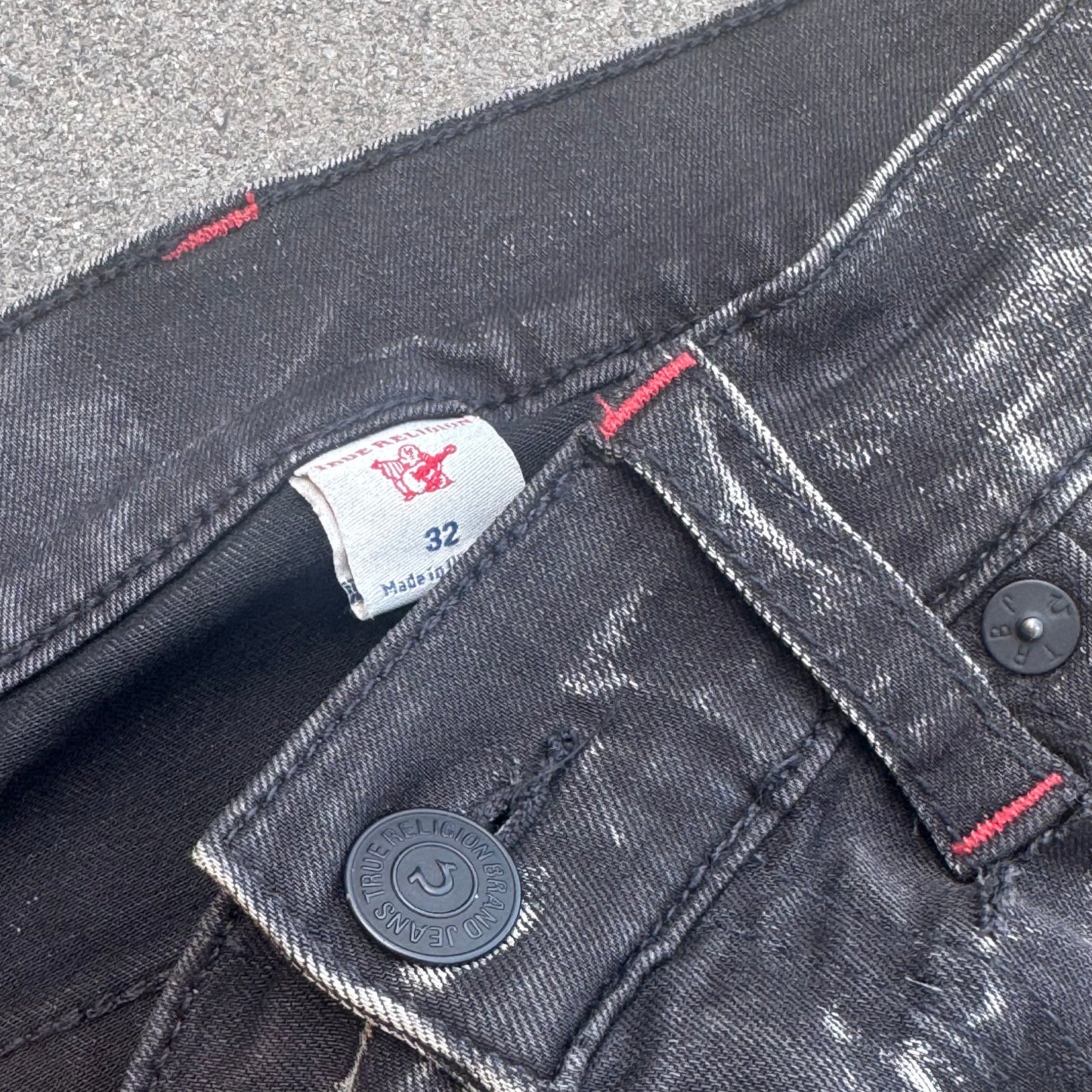 True Religion black ripped straight pants – Close-up 4
