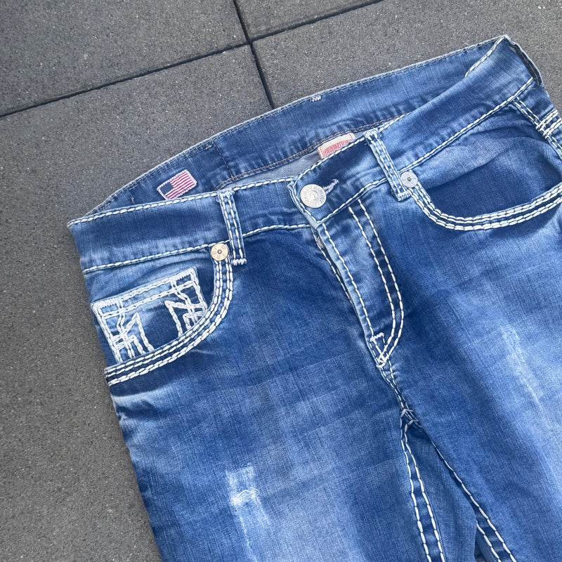 Detailansicht: Sourced limited accessories and clothes True Religion straight classic streetwear jeans – Logo, Nähte oder Material