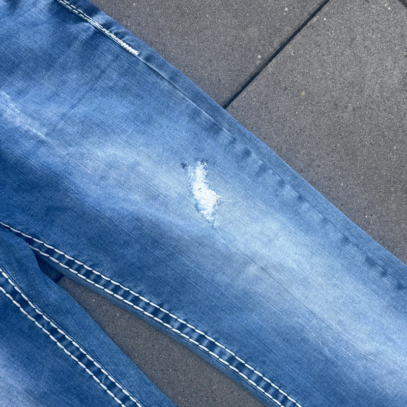 Detailansicht: Sourced limited accessories and clothes True Religion straight classic streetwear jeans – Logo, Nähte oder Material