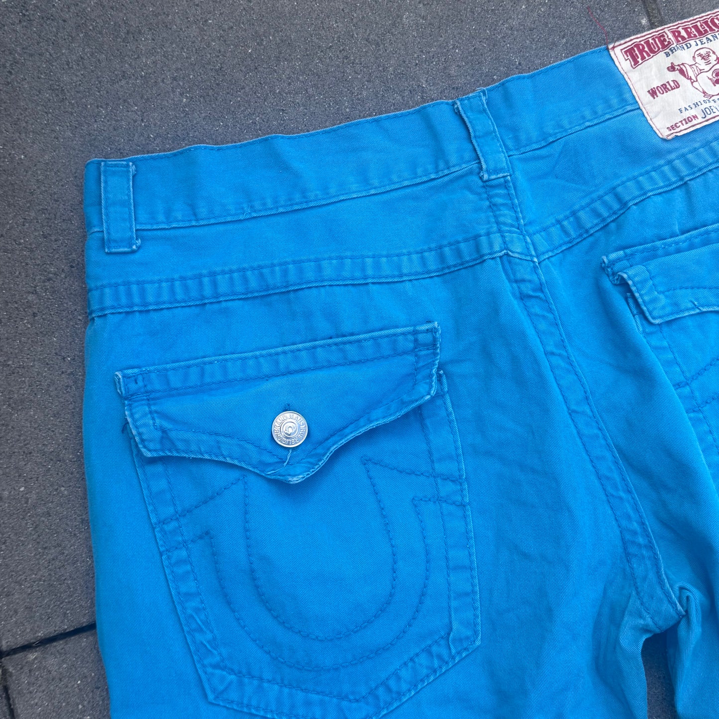 True Religion straight leg turquoise pants – Close-up 2