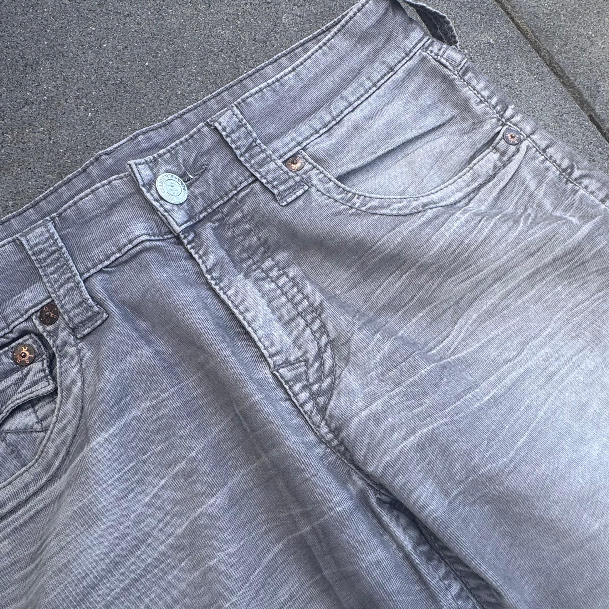 True Religion streetwear grey straight pants – Close-up 5