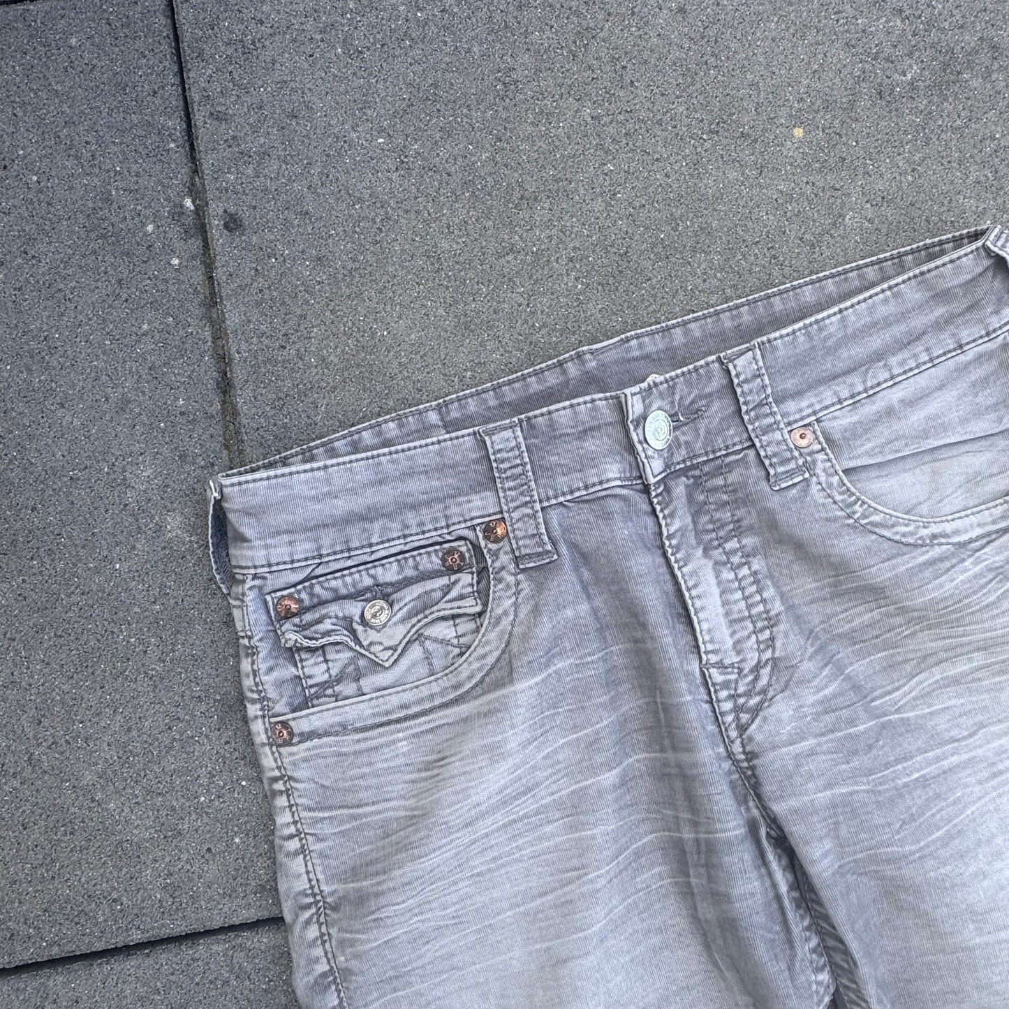 True Religion streetwear grey straight pants – Close-up 6