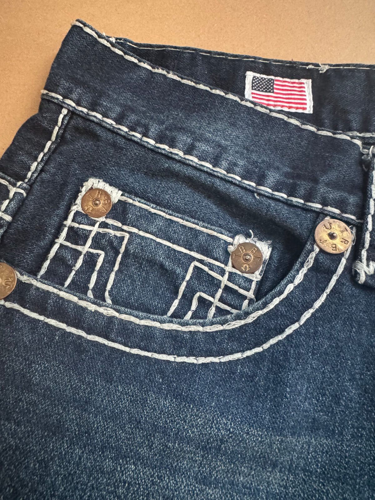 True Religion World Tour men’s jeans – Close-up 4