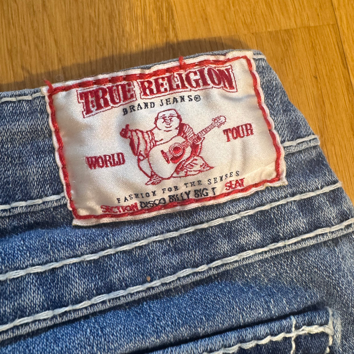 True Religion World Tour straight leg jeans – Close-up 3
