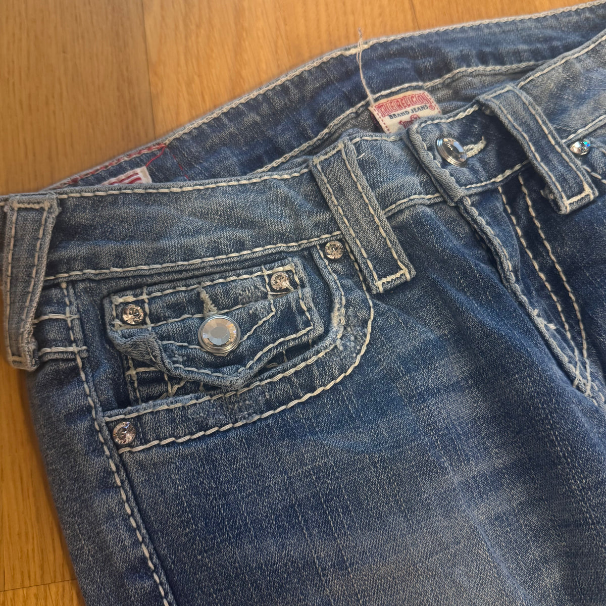 True Religion World Tour straight leg jeans – Close-up 4