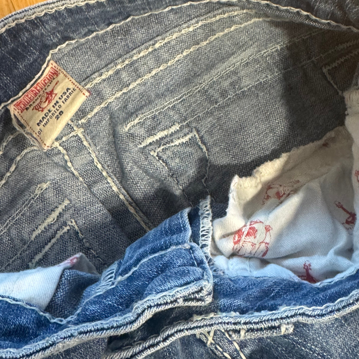 True Religion World Tour straight leg jeans – Close-up 6
