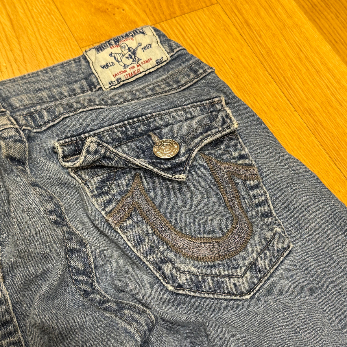 True Religion World Tour women’s jeans – Close-up 2