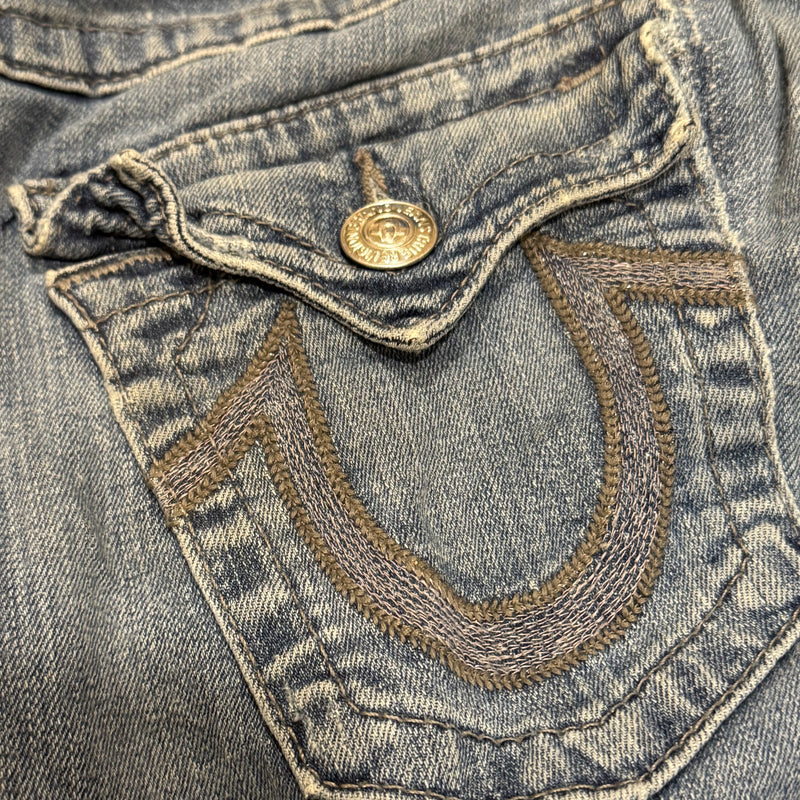 Detailansicht: Sourced limited accessories and clothes True Religion World Tour women’s jeans – Logo, Nähte oder Material