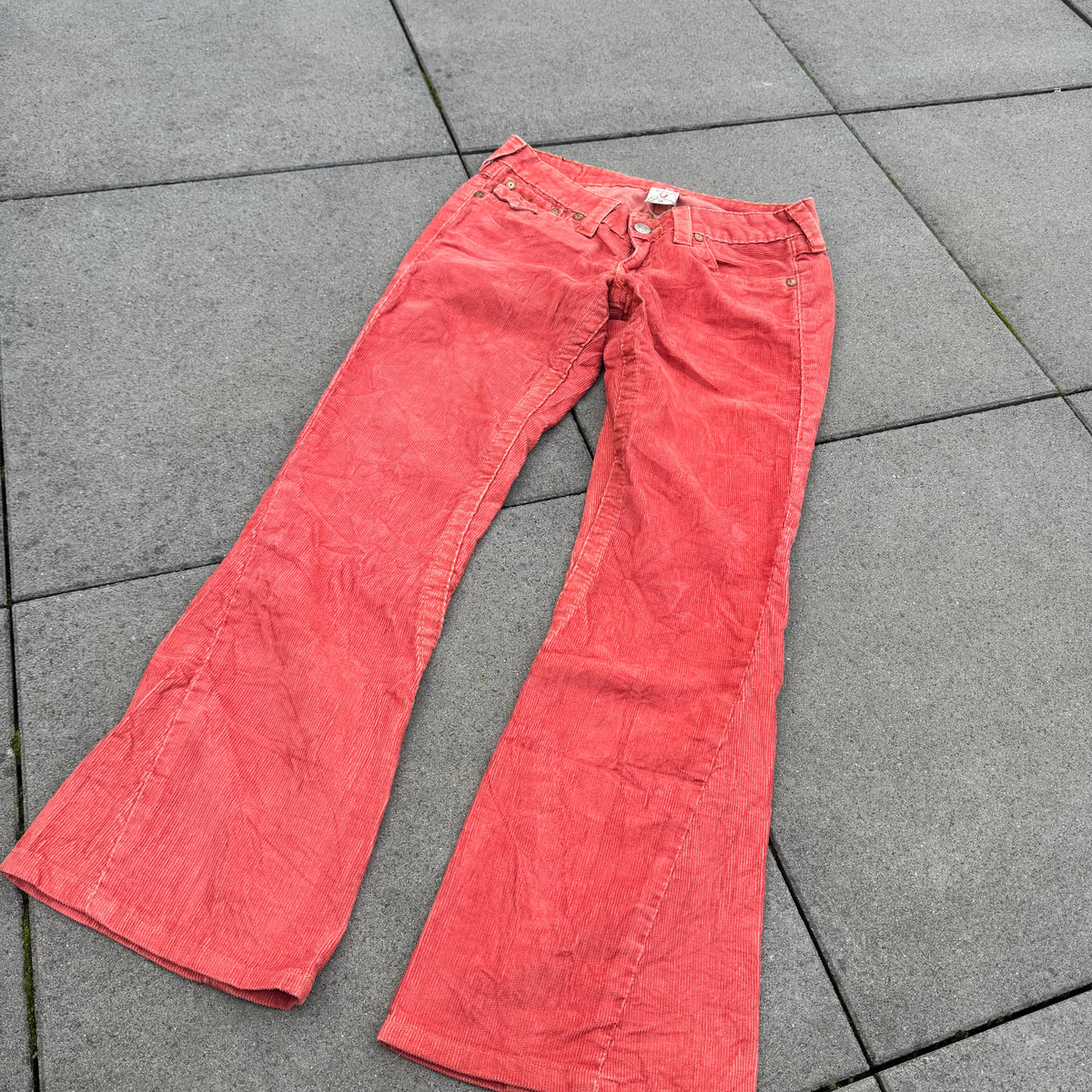 True Religion Y2K orange wide leg pants – Close-up 3
