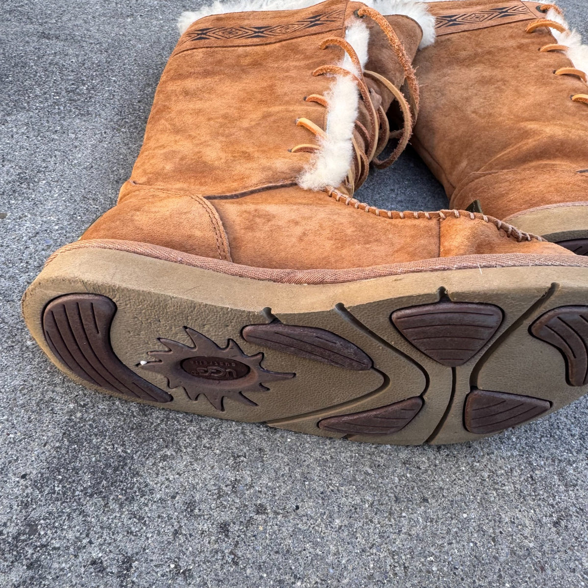 UGG fur brown winter boots – Close-up 2