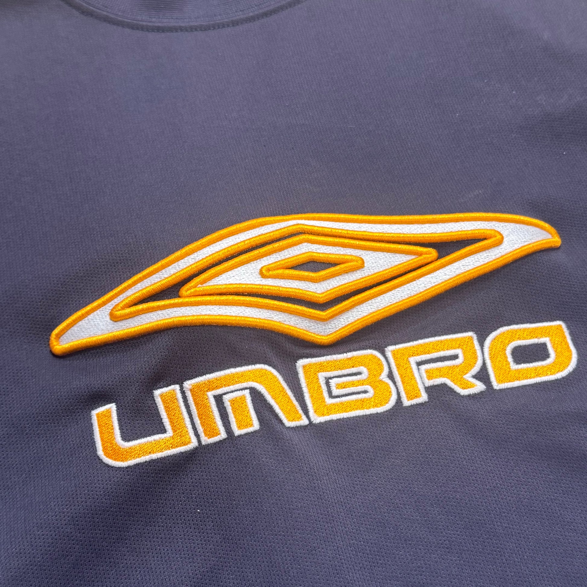 Umbro 00s streetwear tank top – Close-up 1