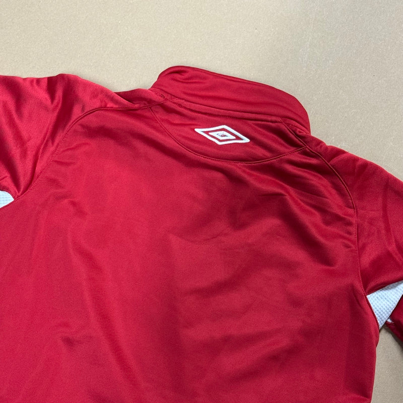 Detailansicht: Sourced limited accessories and clothes Umbro sportswear sweatshirt – Logo, Nähte oder Material