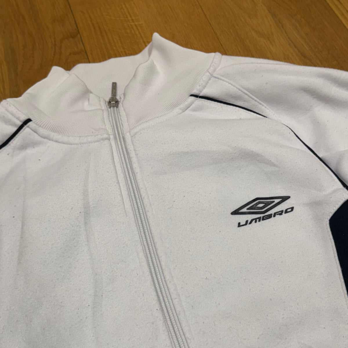 Umbro streetwear style zip-up jacket – Close-up 1