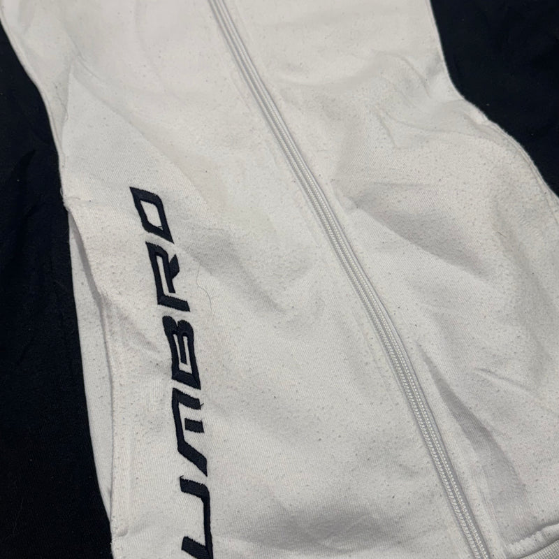 Detailansicht: Sourced limited accessories and clothes Umbro streetwear style zip-up jacket – Logo, Nähte oder Material