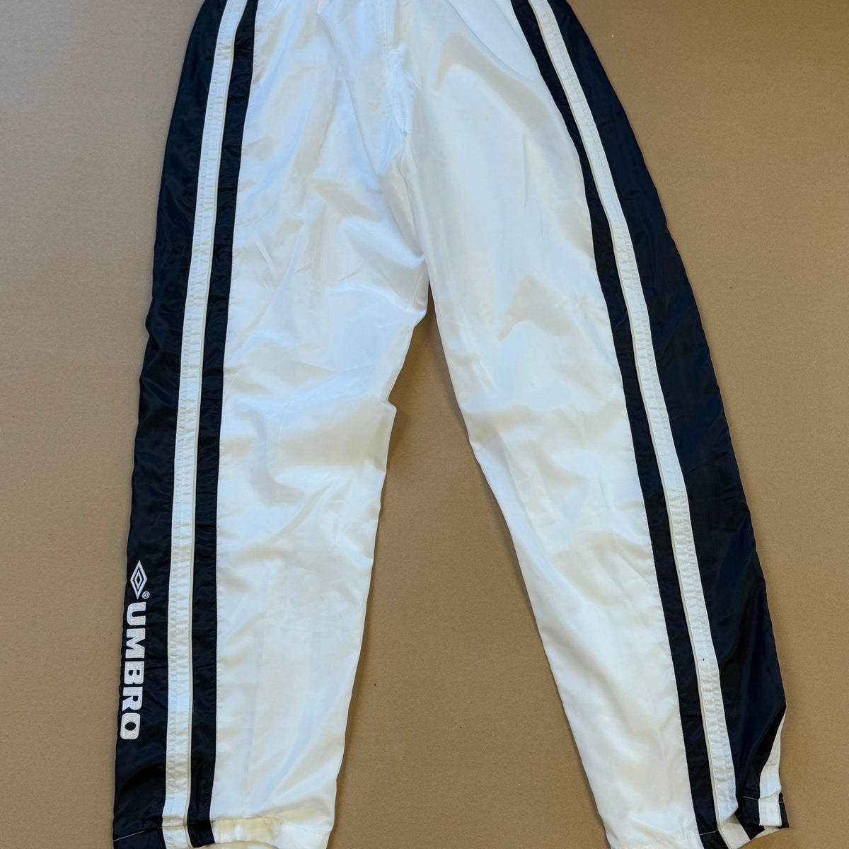 Umbro Track pants white – Close-up 3