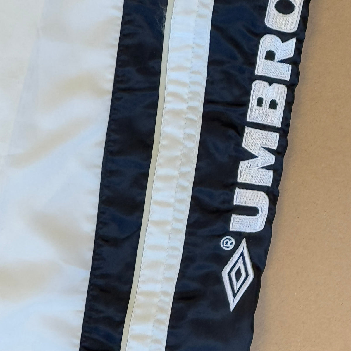 Umbro Track pants white – Close-up 4
