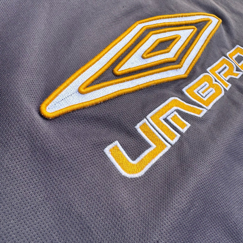 Detailansicht: Sourced limited accessories and clothes Umbro vintage streetwear sports T-shirt – Logo, Nähte oder Material