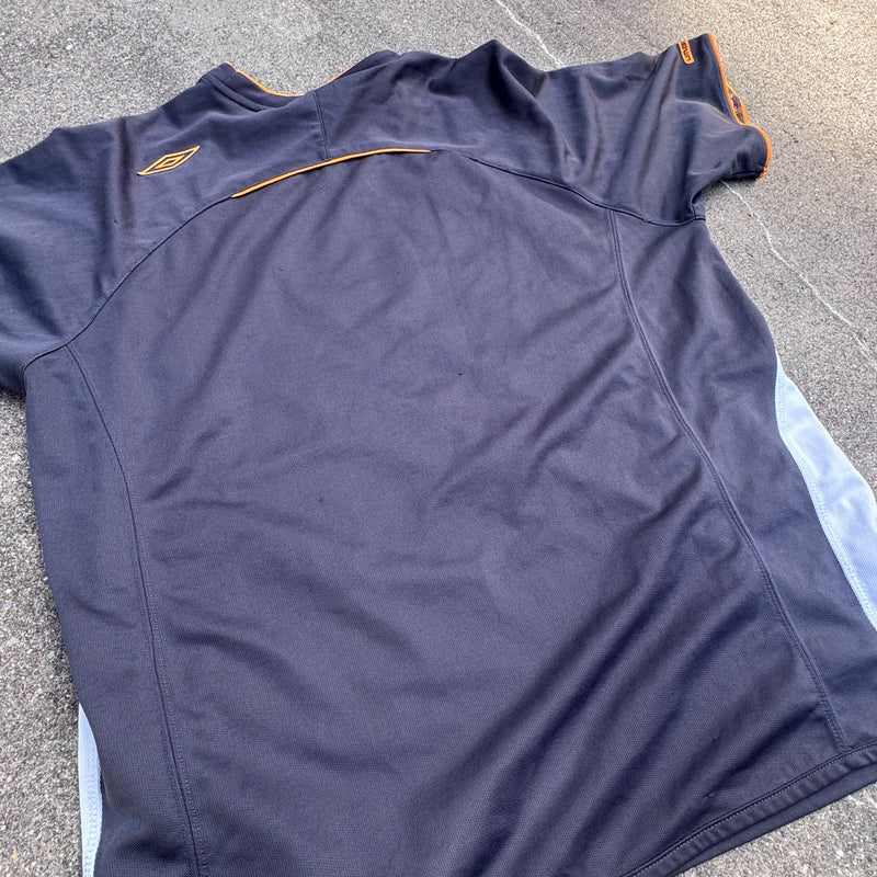 Detailansicht: Sourced limited accessories and clothes Umbro vintage streetwear sports T-shirt – Logo, Nähte oder Material
