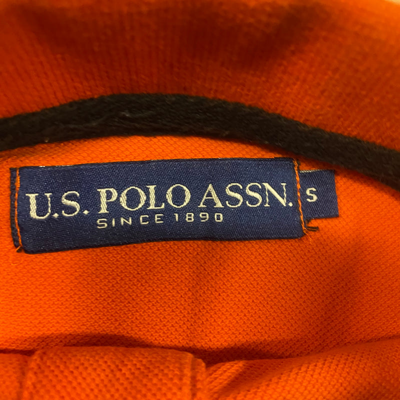 Detailansicht: Sourced limited accessories and clothes US Polo ASSN shirt – Logo, Nähte oder Material