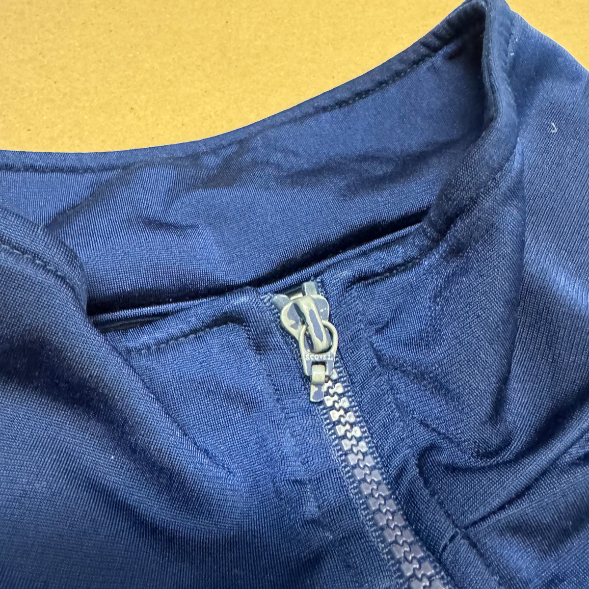 Vintage 90s Adidas blue track jacket – Close-up 2