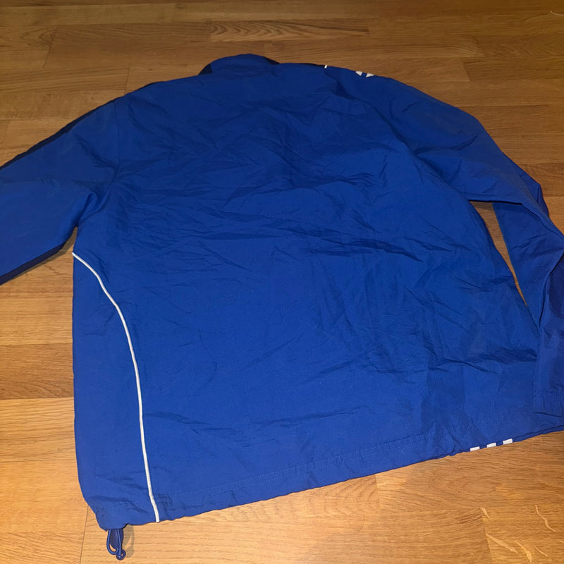 Detailansicht: Sourced limited accessories and clothes Vintage Adidas black and blue track jacket – Logo, Nähte oder Material