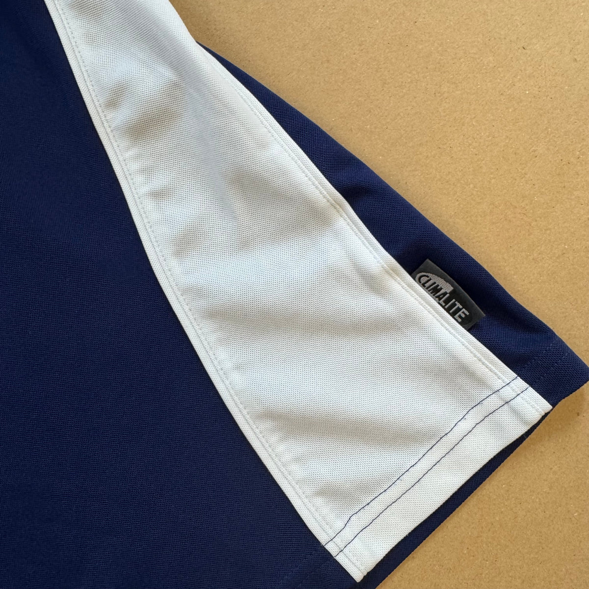 Vintage Adidas clean basketball summer t-shirt – Close-up 2
