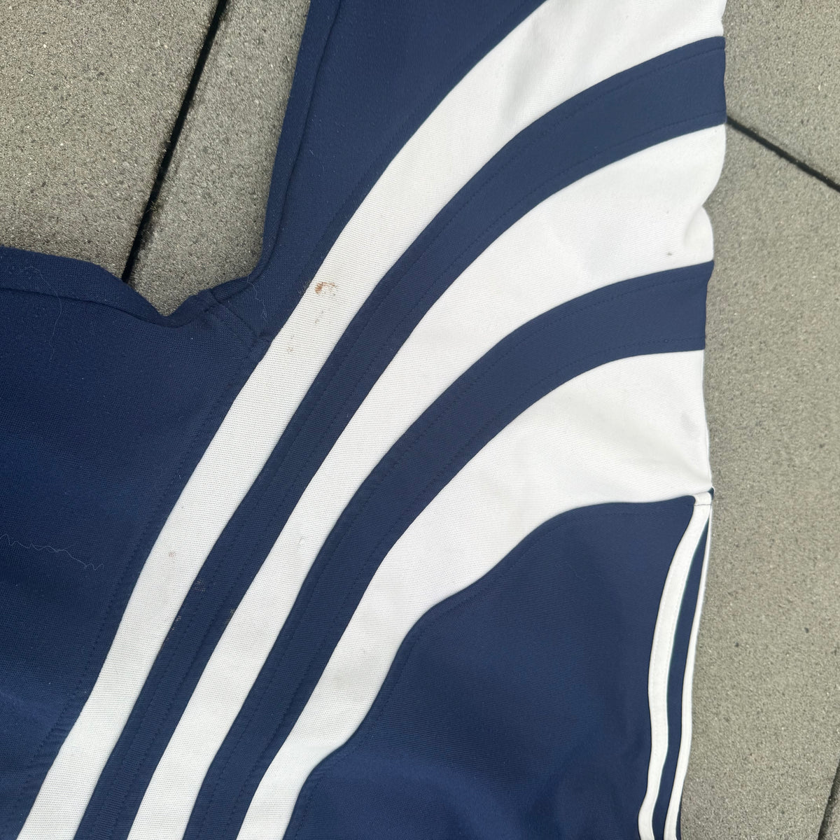 Vintage Adidas retro 90s track jacket – Close-up 3