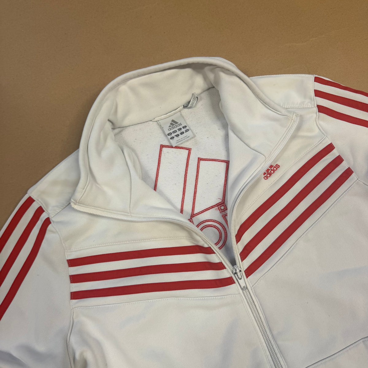 Vintage Adidas three stripes track jacket – Close-up 1
