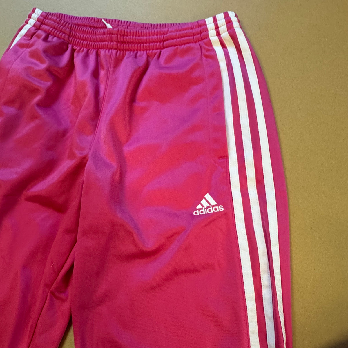 Vintage Adidas track set (jacket and pants) – Close-up 2