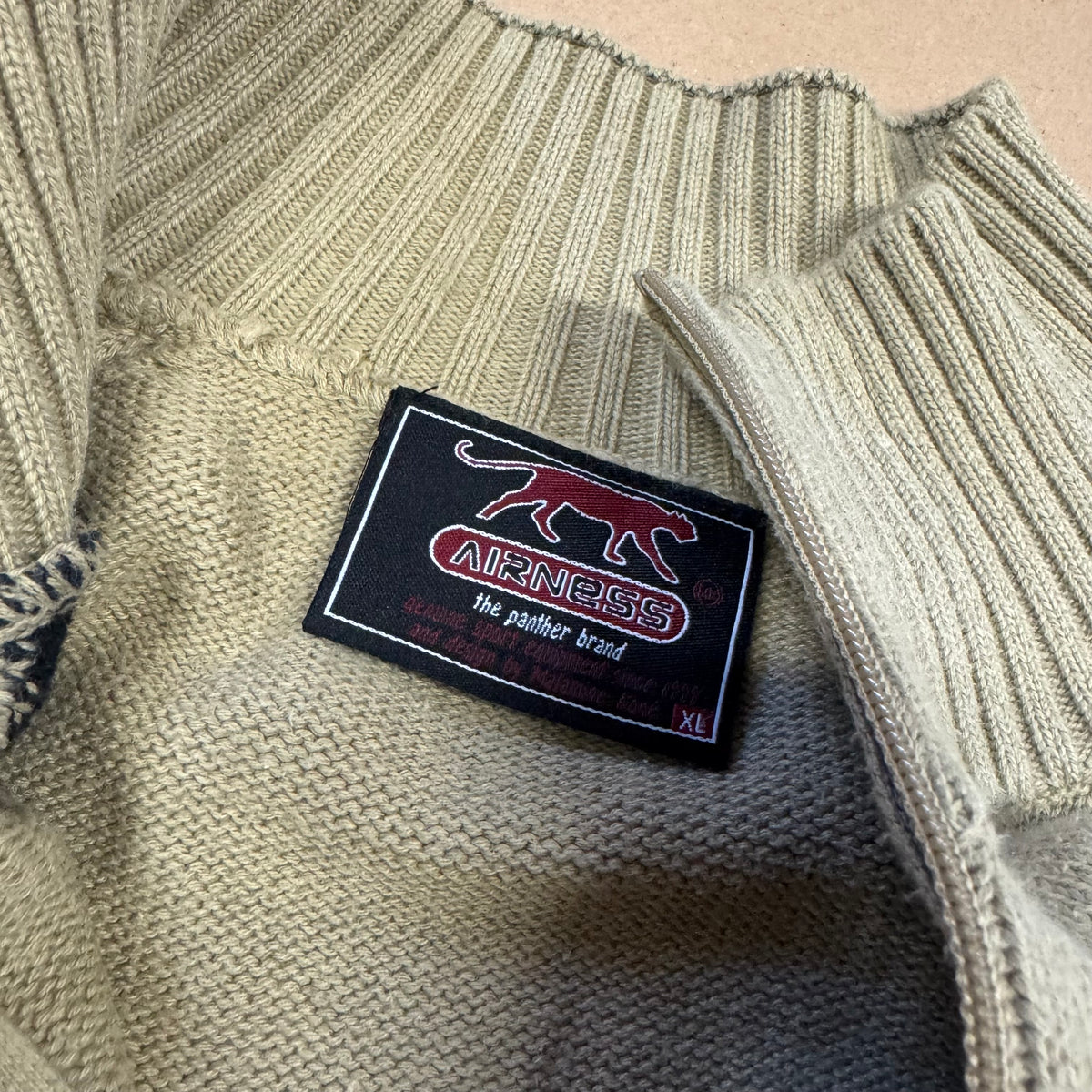 Vintage Airness beige knitted jacket – Close-up 3