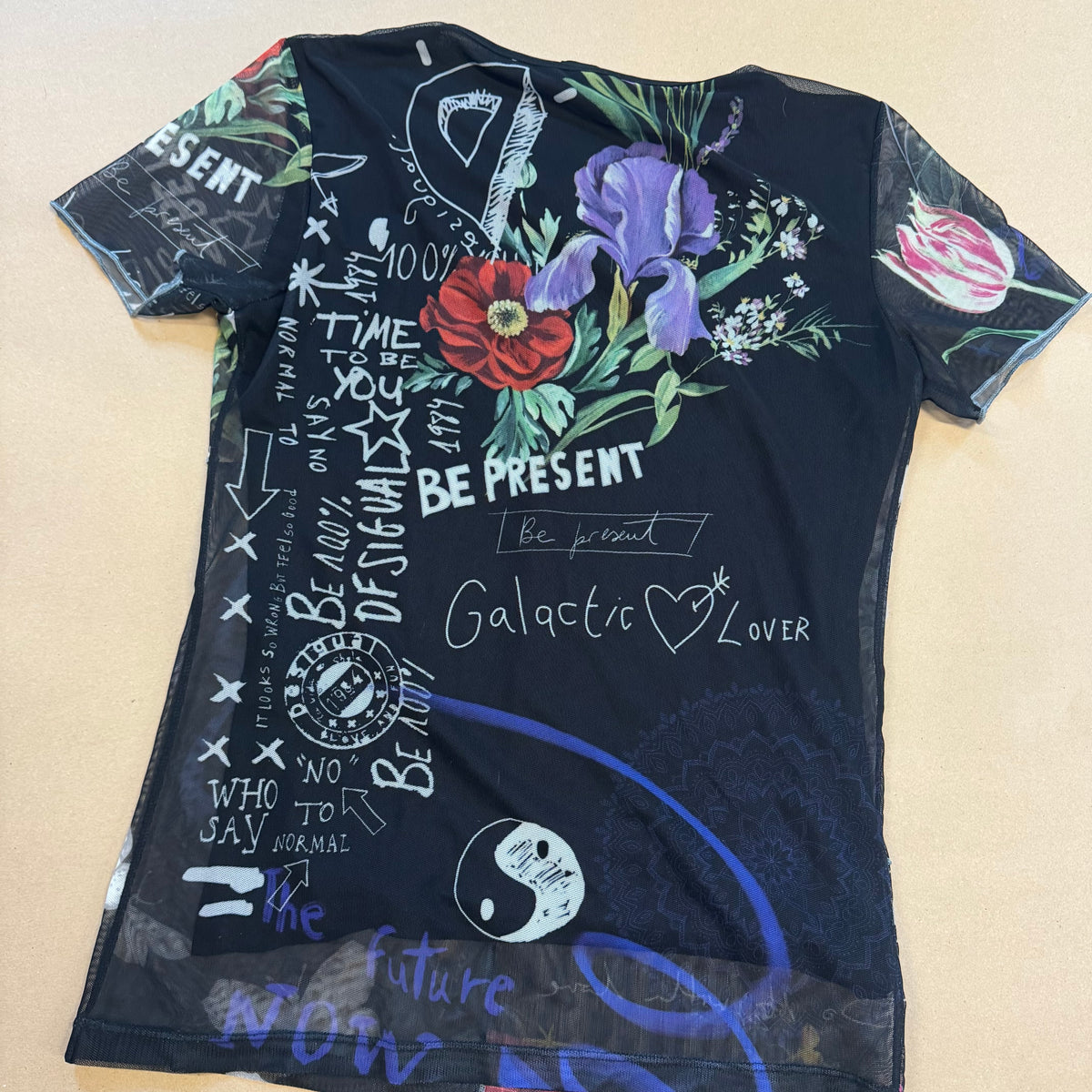 Vintage black Desigual Y2K printed t-shirt – Close-up 3