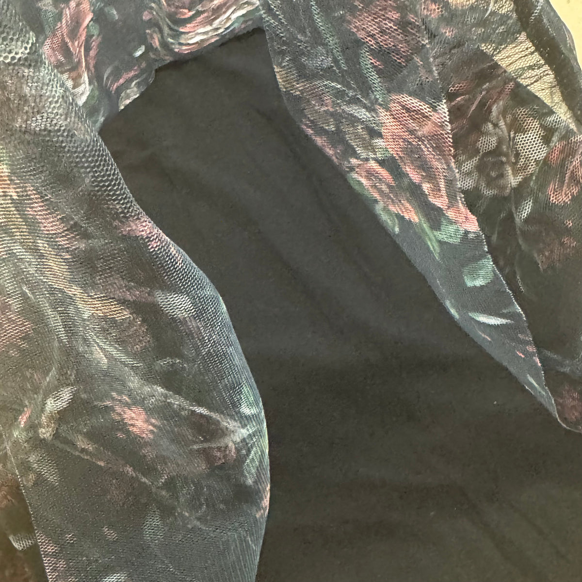 Vintage "BLACK ROSES" women's dress – Close-up 3