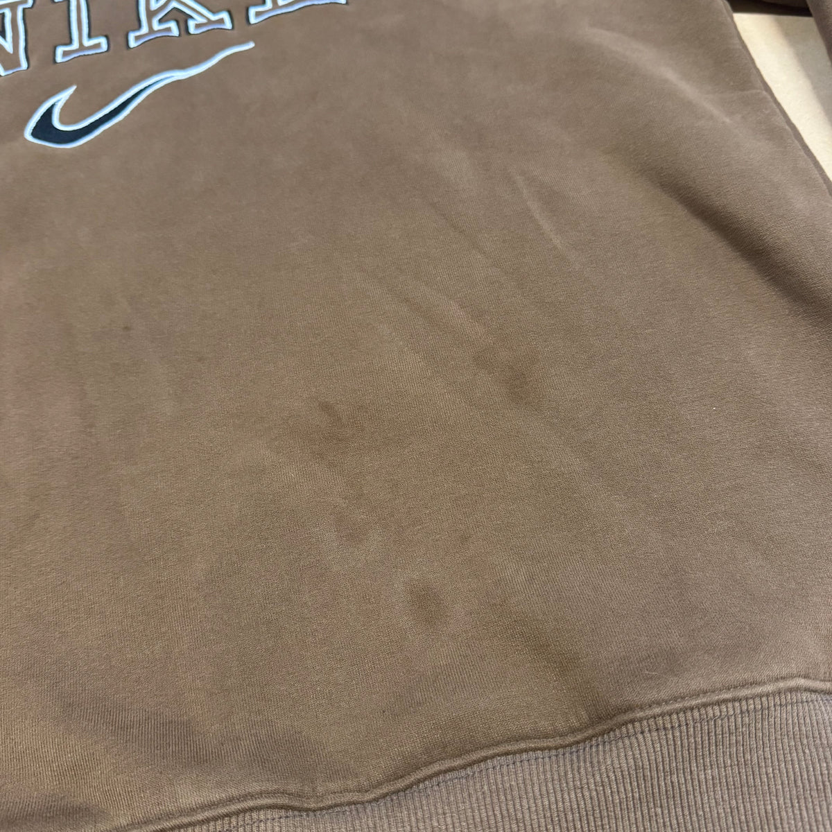Vintage brown Nike sweatshirt – Close-up 4