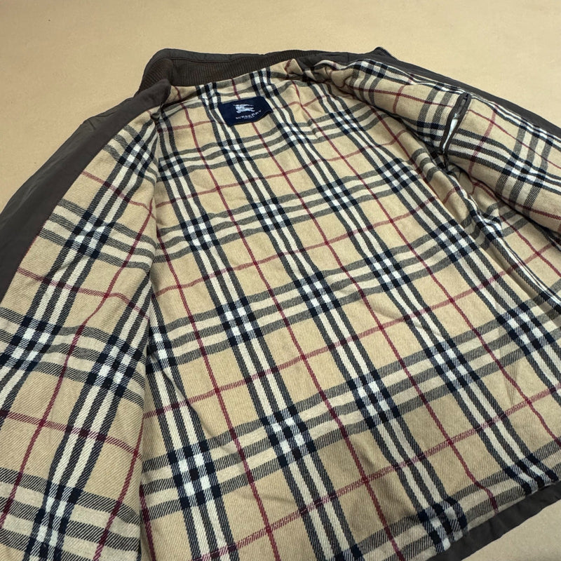 Detailansicht: Sourced limited accessories and clothes Vintage Burberry brown rain jacket – Logo, Nähte oder Material