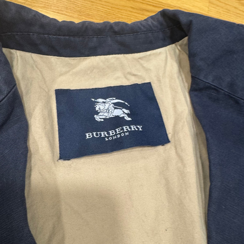 Detailansicht: Sourced limited accessories and clothes Vintage Burberry London blue blazer – Logo, Nähte oder Material