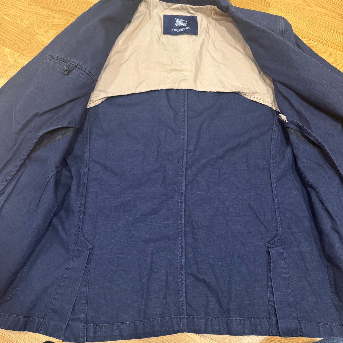 Vintage Burberry London blue blazer – Close-up 5