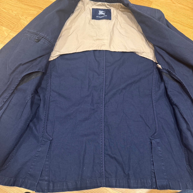 Detailansicht: Sourced limited accessories and clothes Vintage Burberry London blue blazer – Logo, Nähte oder Material
