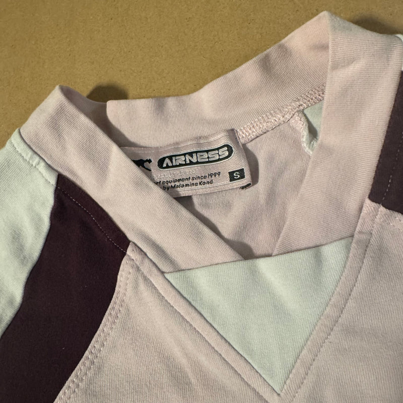 Detailansicht: Sourced limited accessories and clothes Vintage cute Airness streetwear shirt – Logo, Nähte oder Material