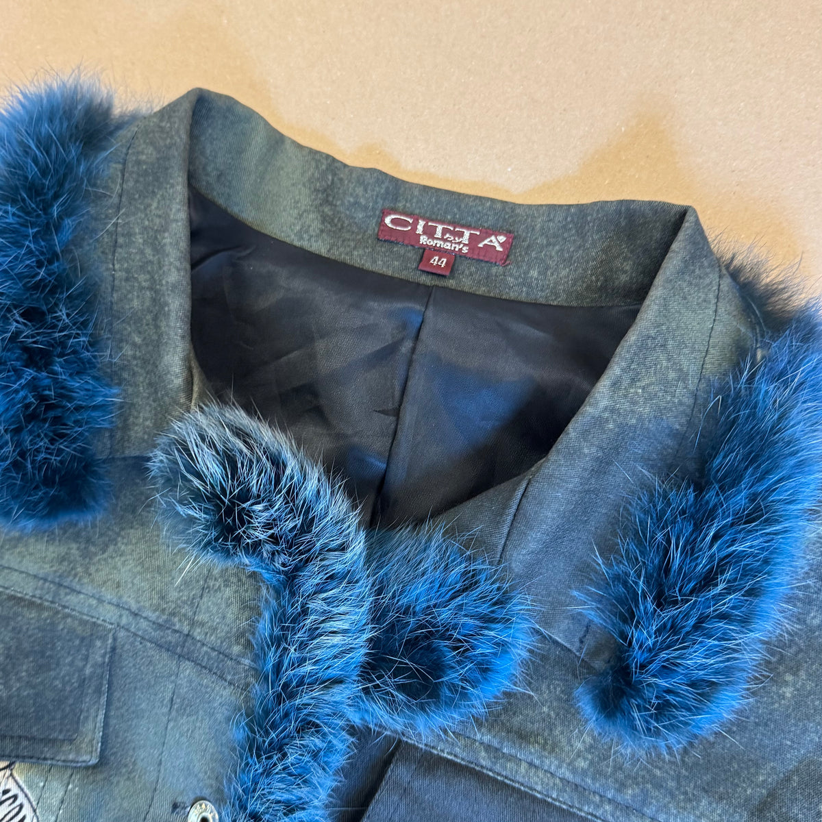 Vintage Eagle print light cropped jacket – Close-up 2