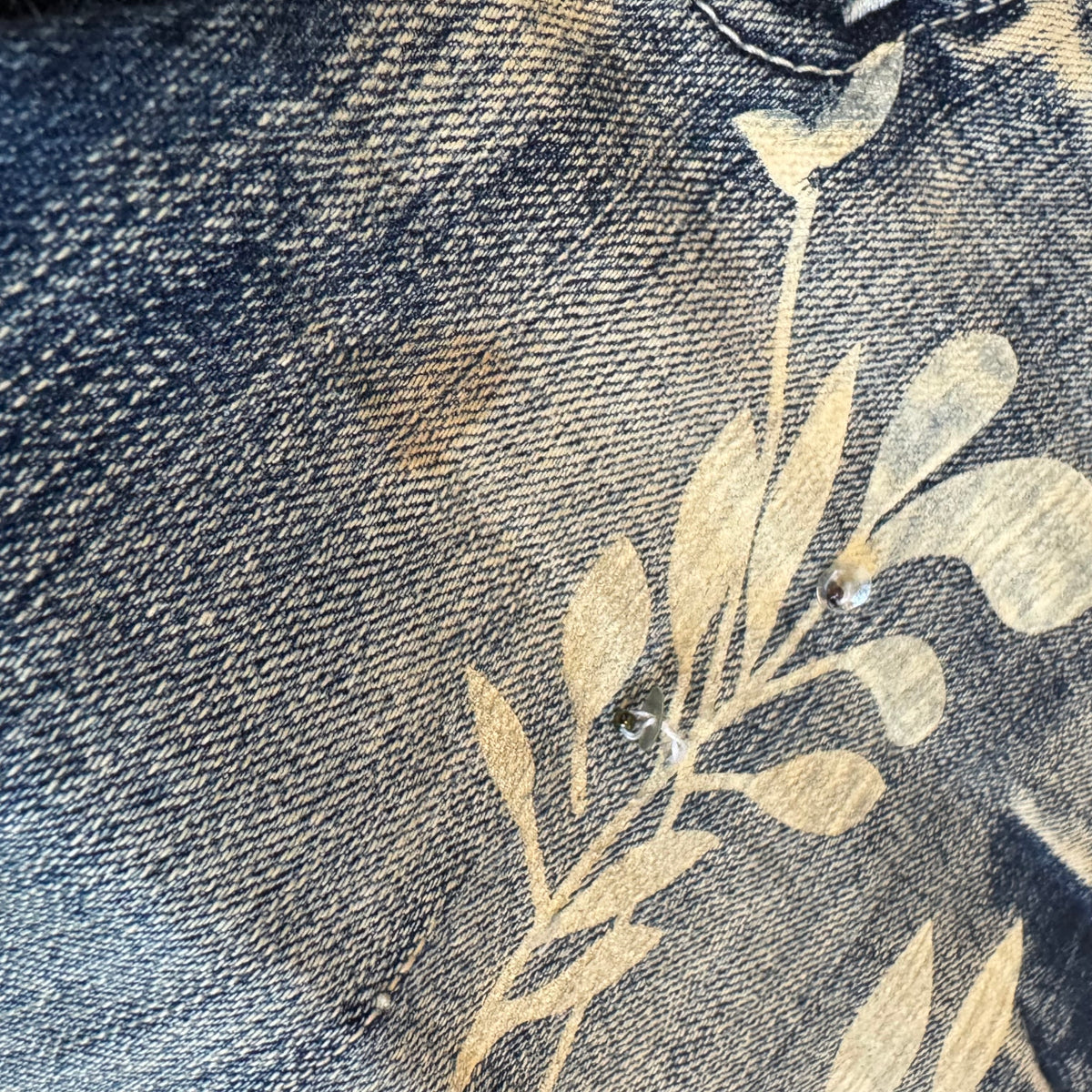Vintage floral Miss L-W summer jeans – Close-up 3