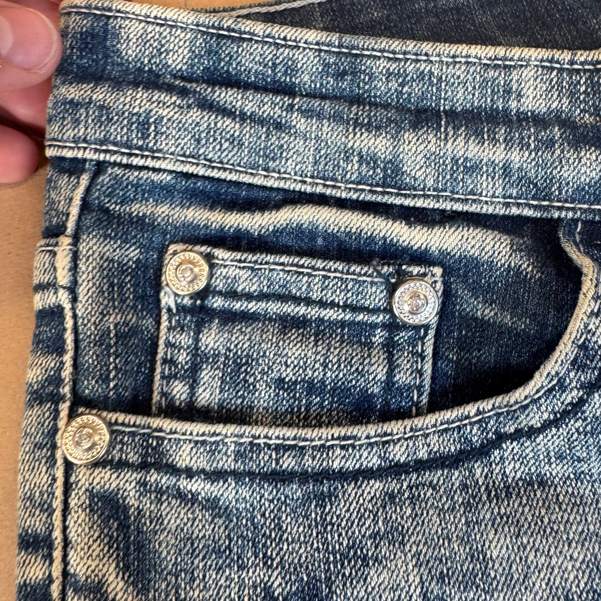 Vintage floral Miss L-W summer jeans – Close-up 5