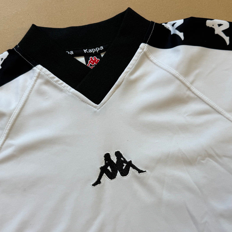 Detailansicht: Sourced limited accessories and clothes Vintage Kappa sportswear t-shirt – Logo, Nähte oder Material