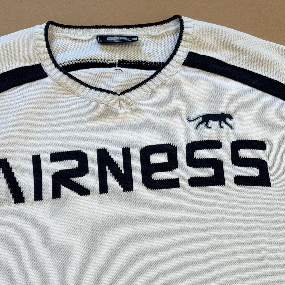 Vintage knitted Airness sweatshirt – Close-up 2