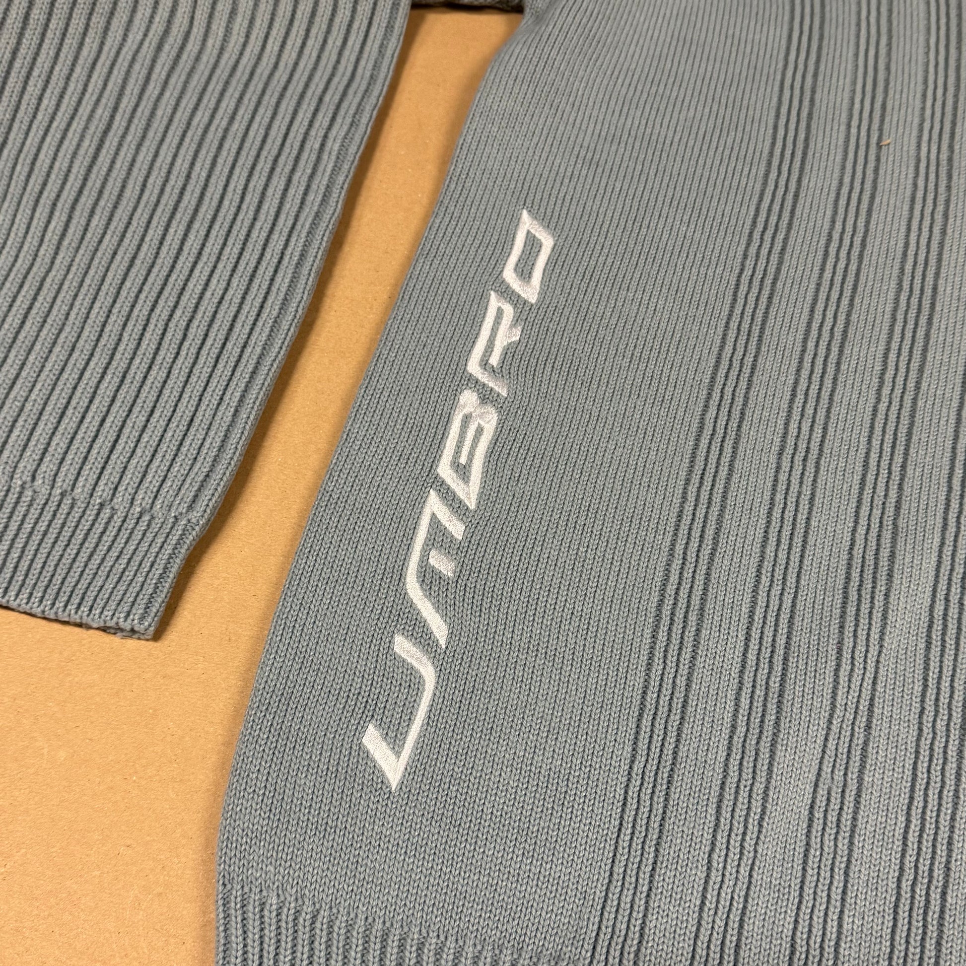Vintage knitted Umbro sweatshirt – Close-up 1