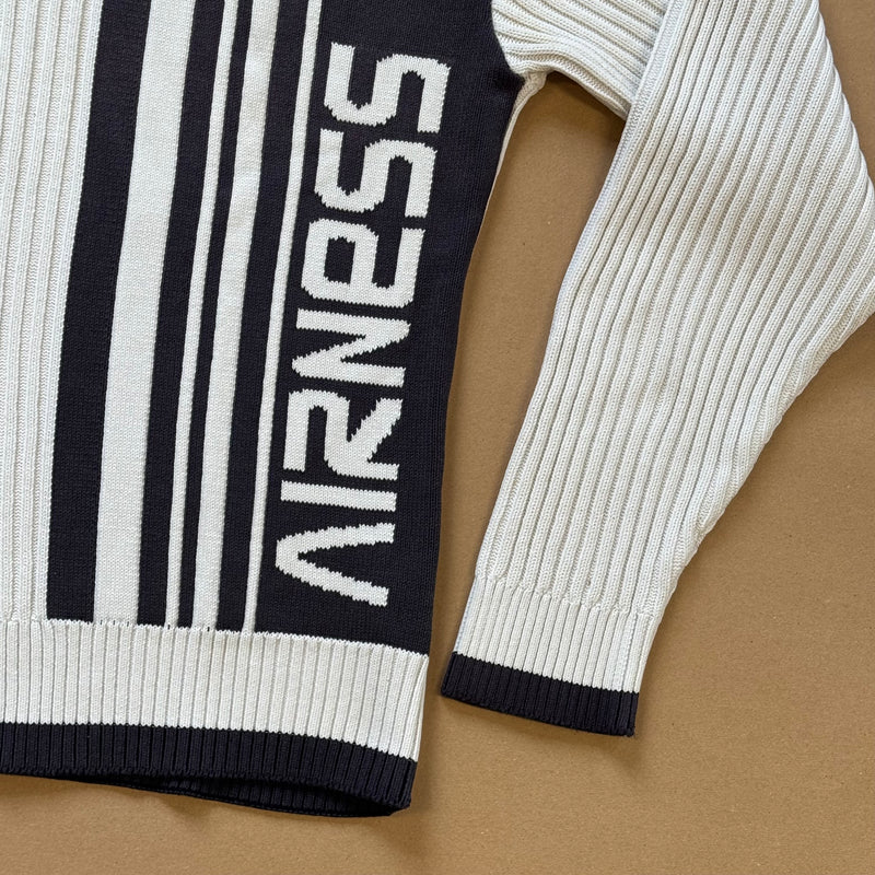 Detailansicht: Sourced limited accessories and clothes Vintage knitted white Airness streetwear – Logo, Nähte oder Material