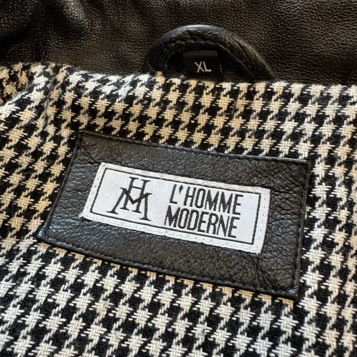 Vintage leather coat from L’Homme moderne – Close-up 2