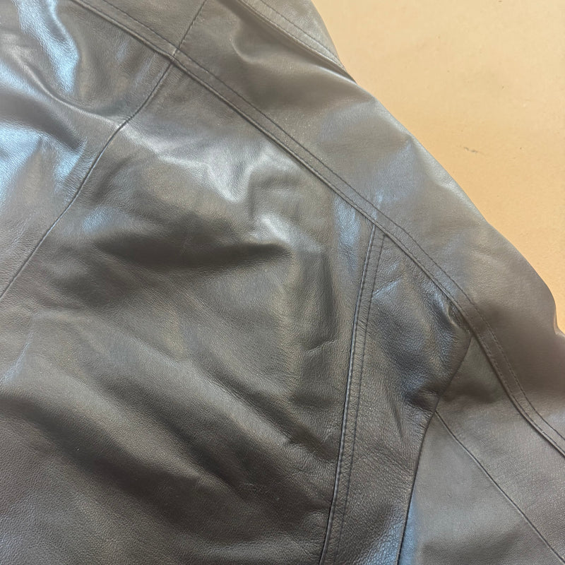 Detailansicht: Sourced limited accessories and clothes Vintage leather coat from L’Homme moderne – Logo, Nähte oder Material