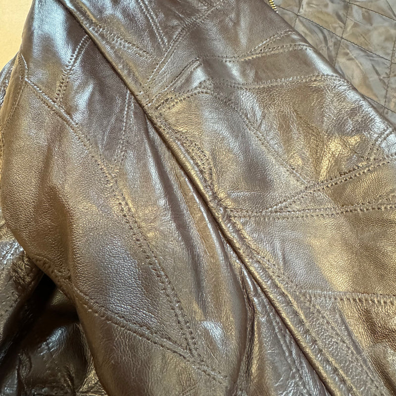 Detailansicht: Sourced limited accessories and clothes Vintage leather jacket from L'Homme Moderne – Logo, Nähte oder Material