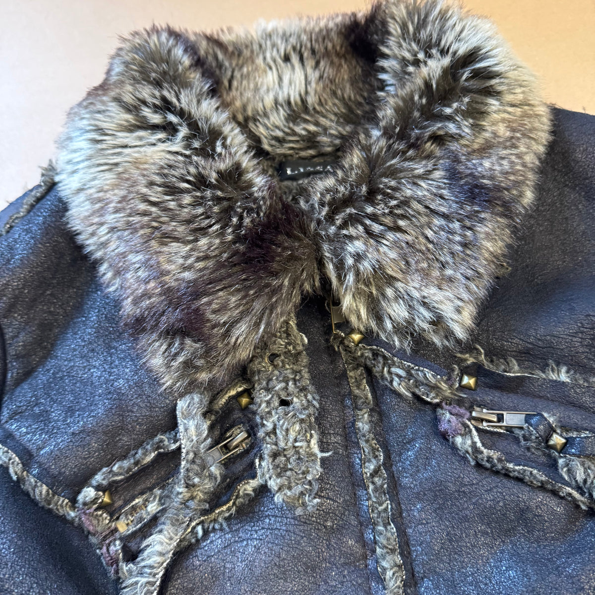 Vintage Lissa women’s patches coat – Close-up 1